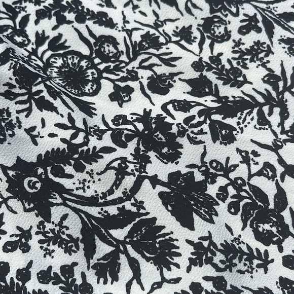 ☀️ Strapless Black and White Floral Romper - Picture 2 of 7